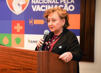 AMB, sociedades médicas e Ministério da Saúde alinham estratégias para retomar as altas coberturas vacinais no país